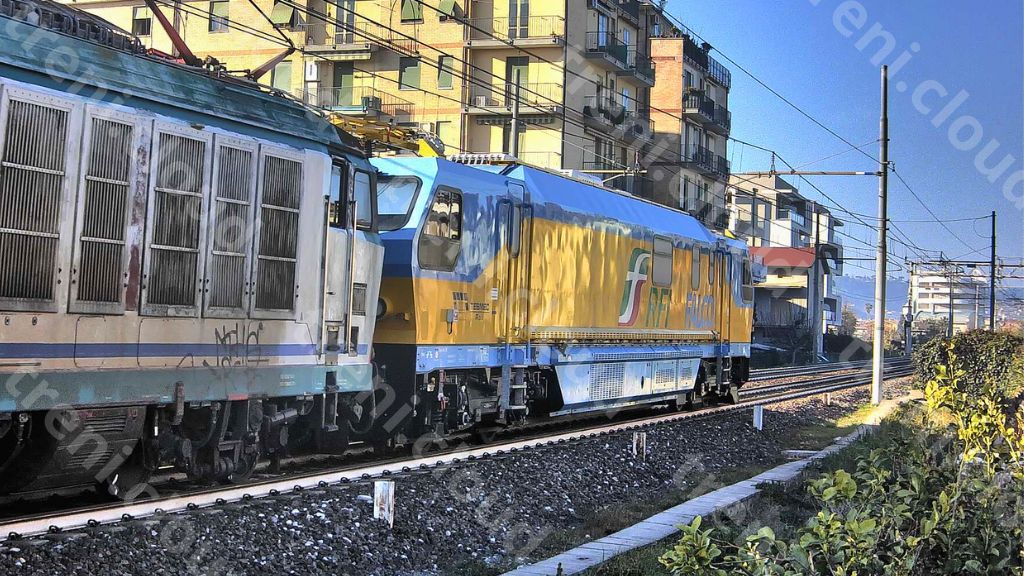 La E652.154 con il FALCO di RFI in transito a nord di San Benedetto del Tronto - Fotogramma Daniele Neroni 14/02/2024